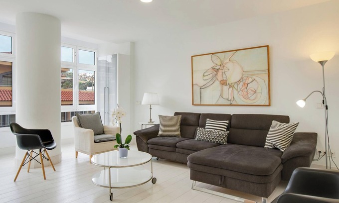 Las Palmas de Gran Canaria Apartment | Central, Luxury Holiday Apartment with Wi-Fi, Air Conditioning & Panoramic View