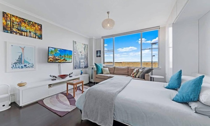 Centennial Park Apartment | Centennial Park Light filled Modern Studio