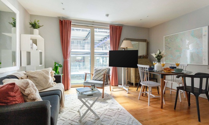 Westminster Apartment | Central 1BR in Westminster by Buckingham Palace