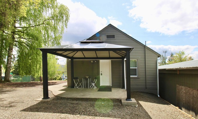Bull Mountain House | Central 1BR Suite In DT Tigard