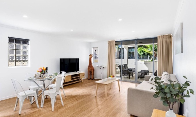 South Brisbane Apartment | Central 2BR APT for 6PPL, w/free parking@SouthBNE