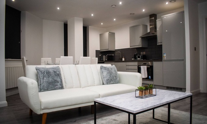 Leicester Apartment | Central 2BR Gem: Leicester Bliss