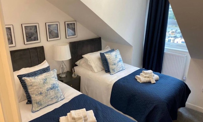 Watford Apartment | Central 2BR Watford Flat 12D | Stayfolk