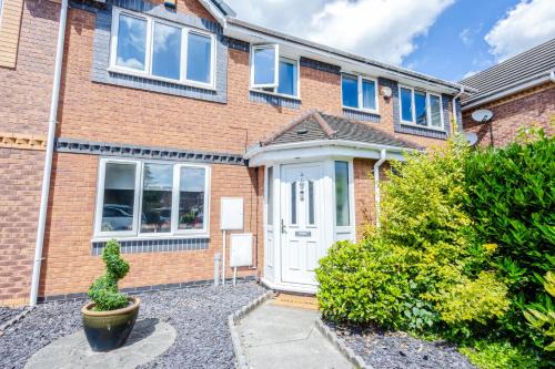 Hanham House | Central 3BR House - free parking - fast WI-FI - long stay
