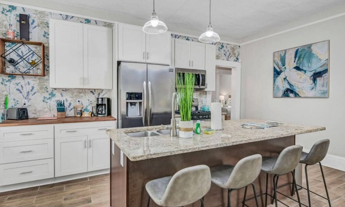 Columbia House | Central 3BR in Elmwood | Near USC & Ft. Jackson