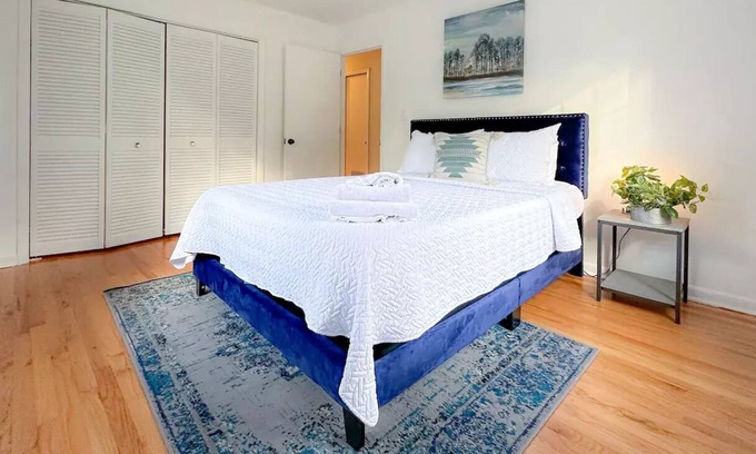 Tallahassee House | Central 4/3 with 2 Masters + Bonus Space. 4 TVs!