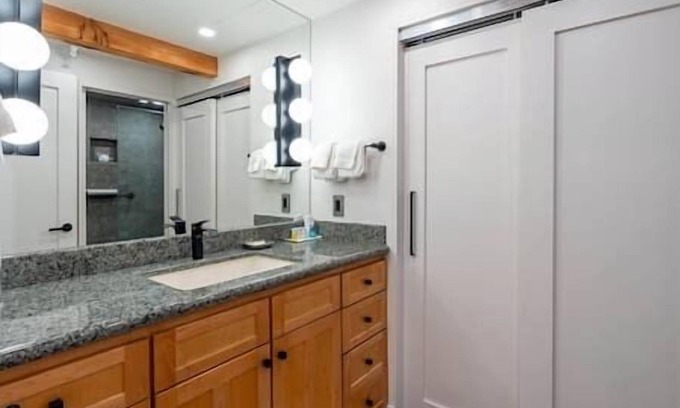 Aspen Hotel | Central 4 bedroom suite, By Gondola, Pool, Hot Tub