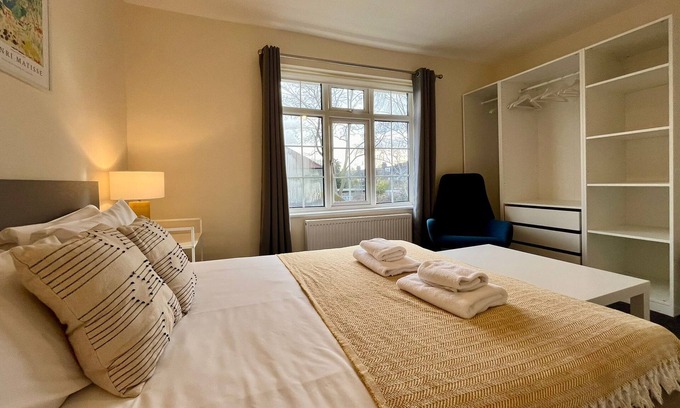 Cambridge Apartment | Central Apartment: Free Parking with EV Charger