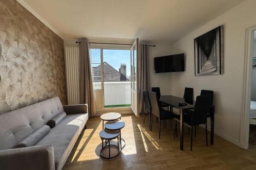 Vaugueux Apartment | Central apartment with balcony - castle view