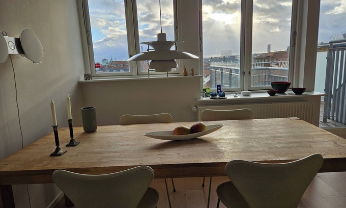 Øgadekvarteret Apartment | Central apartment with panoramic view and roof terrace