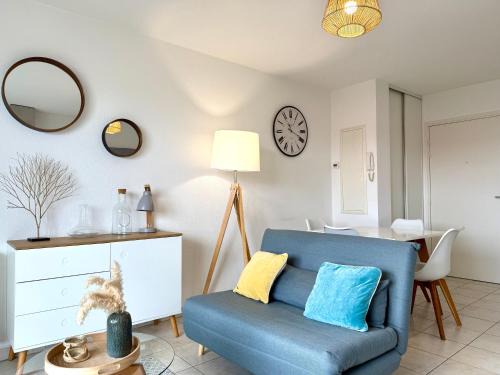 Villefranche-sur-Saone Apartment | Central, Balcony, Private parking