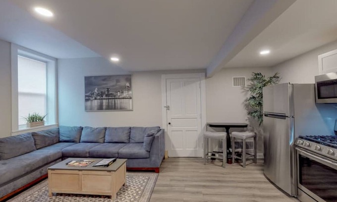 Mount Auburn House | ⭐️ Central City Retreat | 👑Queen Bed, Private Patio