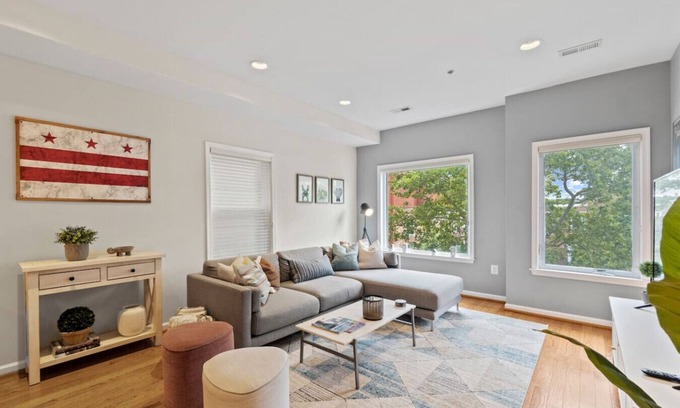 Shaw House | Central Conv Ctr | Luxury In-Law Suite by DCottage