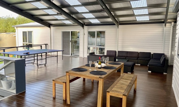 Portarlington House | Central convenience for groups and families - Portarlington entertainer!