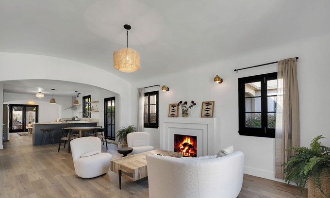 Beverly Grove Cottage | Central Cottage with Court Yard and Guest House