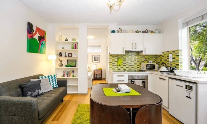 Fitzroy Apartment | Central & Cozy Fitzroy Studio Apartment with parking