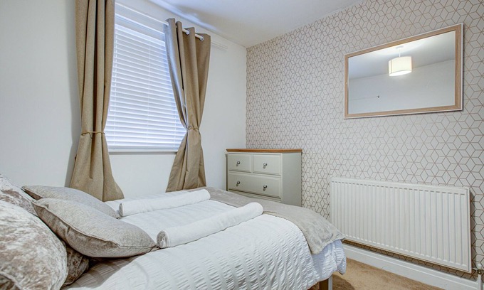 Gillingham Apartment | Central & Cozy Gillingham Apartment 1 min walk to station & town centre!