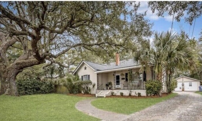 Charleston House | Central, cozy home with sweet cat - 10 min to downtown and beach!