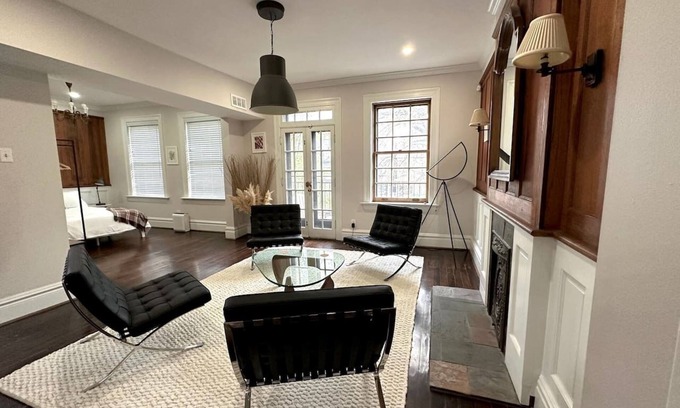 Central West End Apartment | Central CWE Luxury, King Beds, Huge Primary Suite