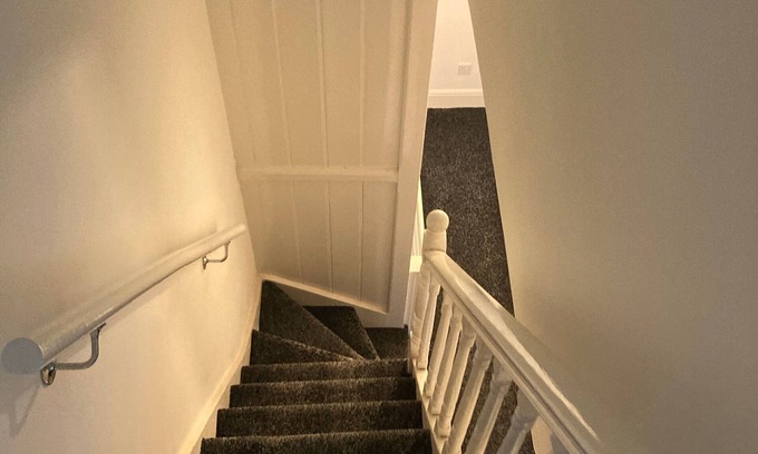 Doncaster House | Central Doncaster 5BED 3BATH ParkView Mansion