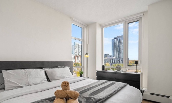 East Village Apartment | Central DT » King Bed » Near Library » Fitness Centre #7