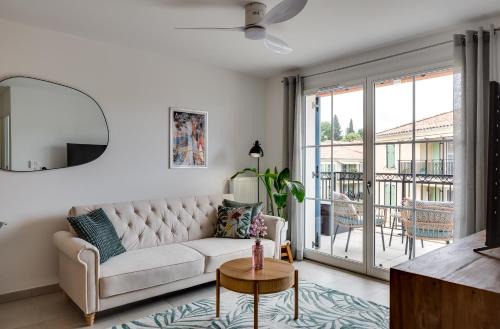 Roquefort-les-Pins Apartment | Central Elegance Roquefort-les-Pins