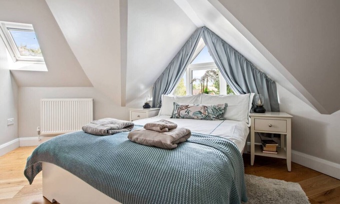 New Forest District Apartment | Central flat near station & forest trails