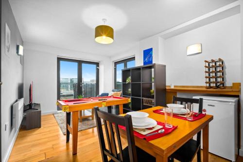 Sheffield City Centre Apartment | Central Flat Pool Table Balcony