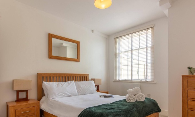 Reading Apartment | Central | Free Secure Parking | Relocating Families