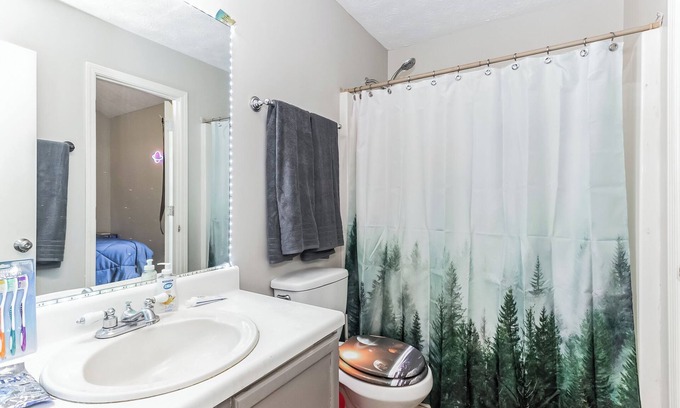 Belmont House | Central Getaway - Cozy Vibes - Spacious
