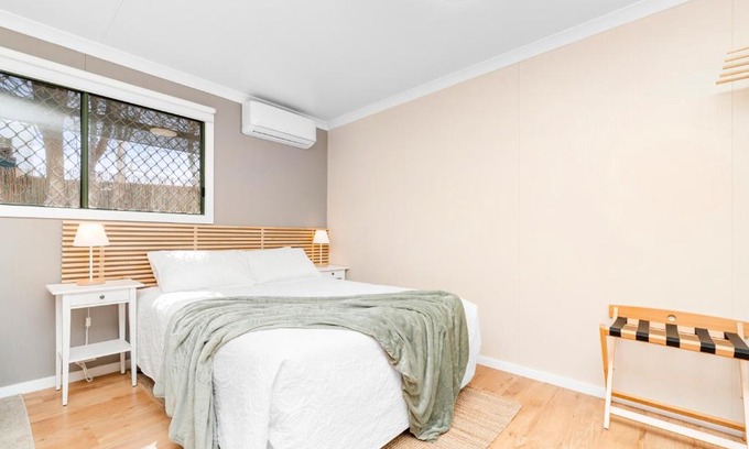Wagga Wagga House | Central guest studio with secure parking!