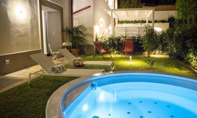 Sant'Agnello Condo | Central lavish serviced studio flat with patio, jacuzzi and BBQ