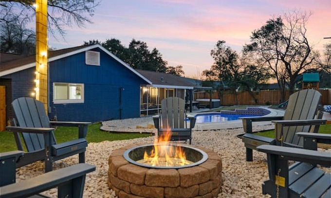 West San Antonio House | Central Loc~Stylish~Pool~HotTub