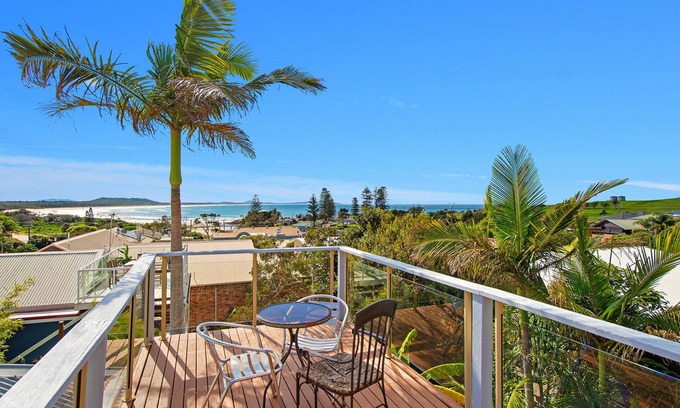 Crescent Head House | CENTRAL LOCATION - WALK TO EVERYTHING
