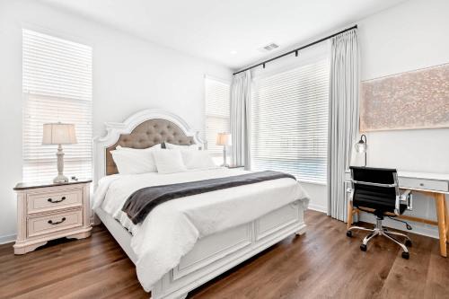 Airport Area House | Central Location Master Bedroom w Shared Bathroom