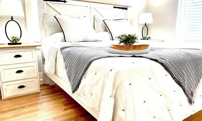 Bowling Green House | Central Location/3 miles to Beech Bend & WKU/Garage/Firepit/King Bed/Games