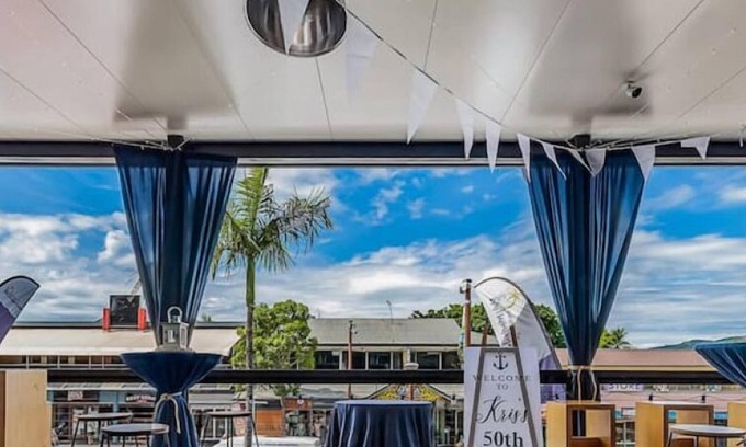 Airlie Beach Apartment | Central Location with function deck sleeps 20