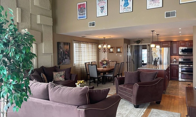 North End House | Central Location within walking to downtown, beaches, and boardwalk! Pets OK!