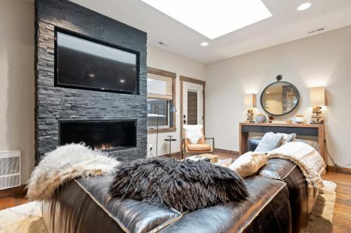 Whitefish House | Central Loft 303