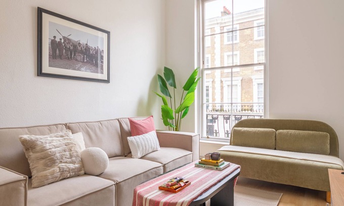 Westbourne Green Apartment | Central London 3BR in a British Stucco Townhouse
