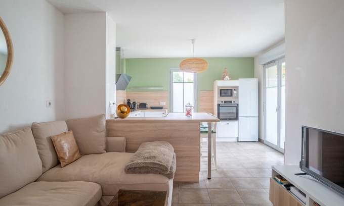 Mimizan Apartment | Central Mimizan Apartment for 4, Near Ocean & Lake, Patio, Parking, Cleaning Included