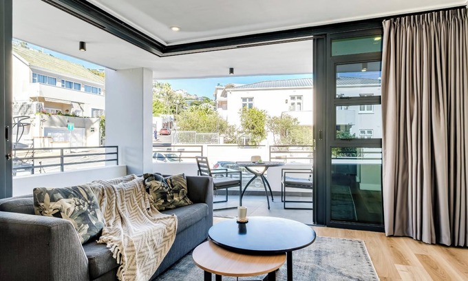 Bantry Bay Apartment | Central Minimalist 1bed by the Ocean The Bantry