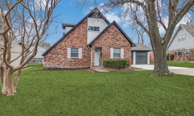 Haltom City House | Central Modern DFW Perfect for Families & Groups!