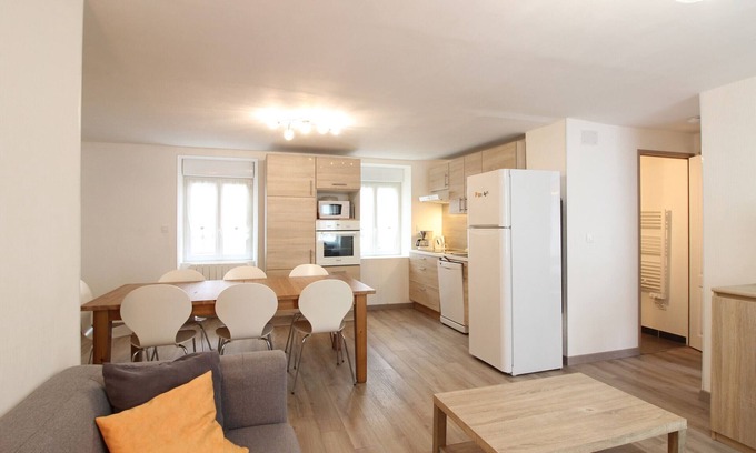 Mont-Dore Apartment | Central Mont-Dore T5, 2-Star, WiFi, Ski Storage, Sleeps 10