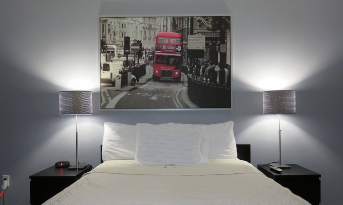 White Plains Hotel | Central Motel Courtyard