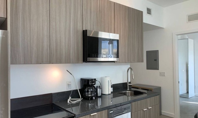 People's Freeway Apartment | Central Ninth Trendy Mod 107