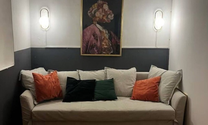 Rione XVI Ludovisi Apartment | Central Rome Apartment for 4 | 1BR + Sofa Bed | Spanish Steps – Family Friendly