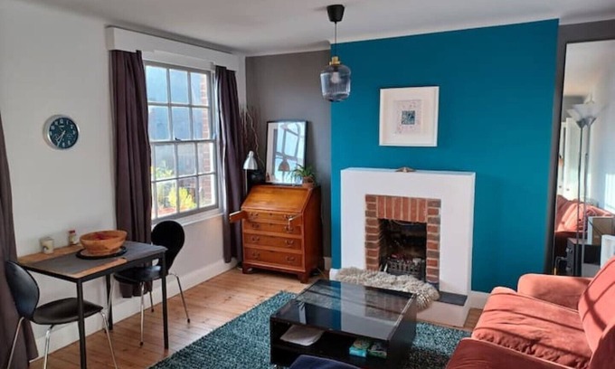 Southampton City Centre Apartment | Central & spacious character flat, very near Bedford place and train station