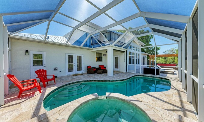 Trailer Estates House | Central Sprawl Pool+Spa!