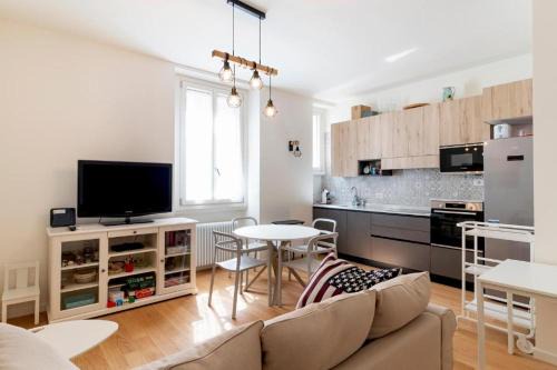 Centro Direzionale Apartment | Central station aptament